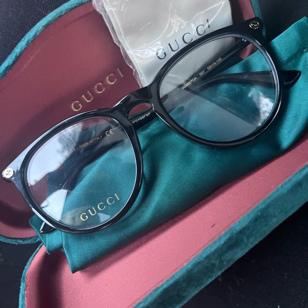 Gucci Glass Frames for prescription. With case dust cloth.